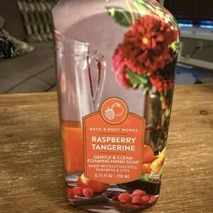 Bath & Body Works Foaming Hand Soap- Raspberry Tangerine (8.75 fl oz)